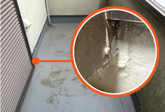 バルコニー部の取り合いも雨漏りしやすい箇所です バルコニー部の取り合いも雨漏りしやすい箇所です