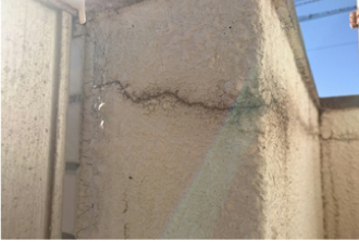 手すり壁や袖壁のひびや割れなどの不具合 手すり壁や袖壁のひびや割れなどの不具合