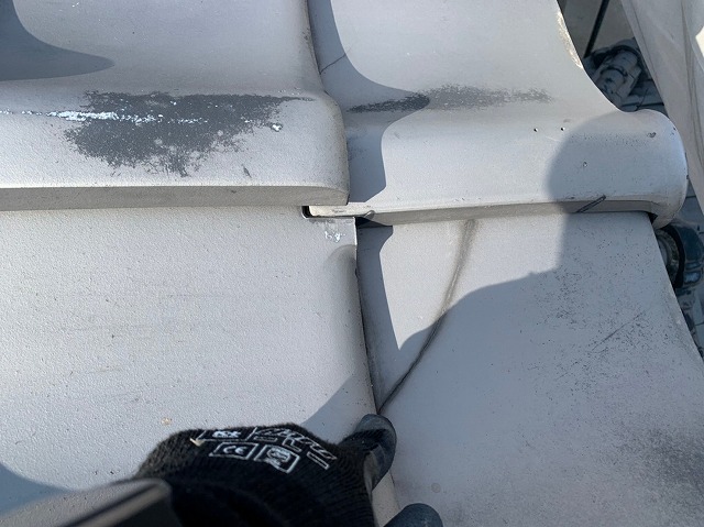 軒先瓦ひび割れ