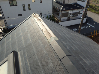 風災により剥がれてしまった棟板金