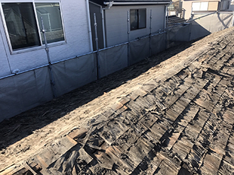 露になった防水紙