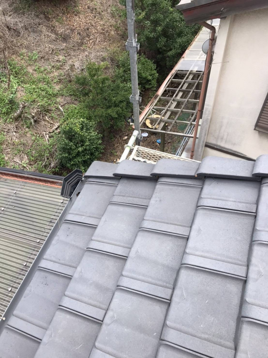 富士市で雨漏り発生！袖瓦の劣化が原因だった？部分的な葺き直し工事で対策