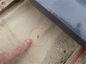 防水紙に穴が開いていました