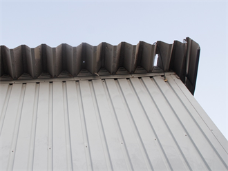 折板屋根の穴あき