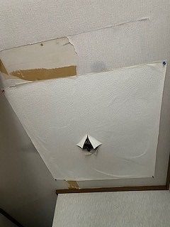 長期雨漏りの室内玄関