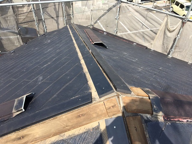 貫板取り換えの様子