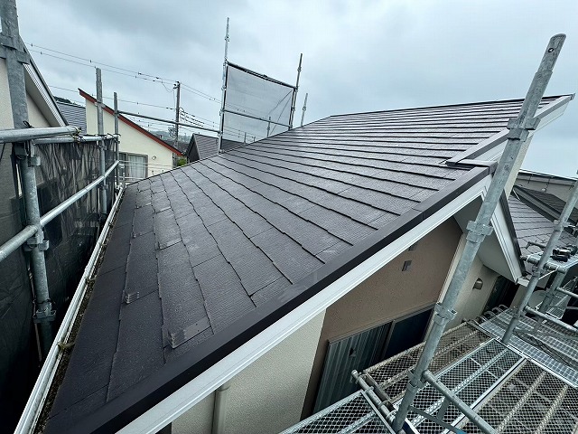 加須市ガルテクトの屋根の上乗せ工事で雨漏り予防！コロニアル屋根のひび割れ対策！