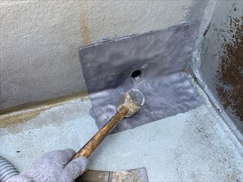 改修用ドレンを取り付けます