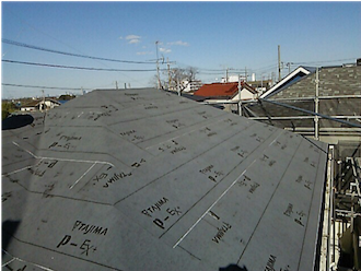 ルーフィングシートを敷く