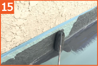 防水層を保護するトップコートを塗布