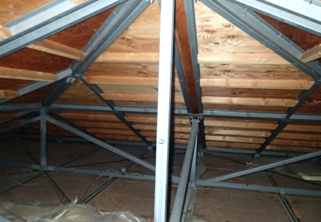 江戸川区興宮町にて築20年のお住いで雨漏り発生、屋根の点検を実施