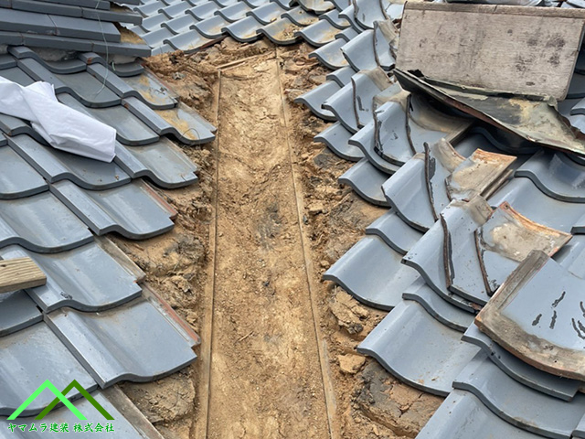 瓦などを取ります