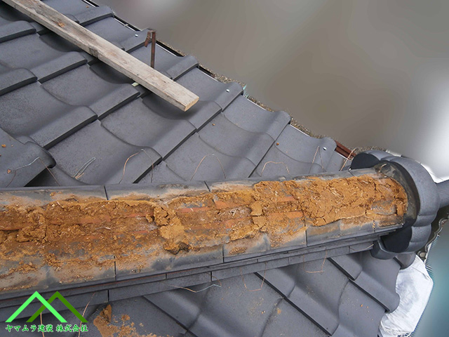 隅棟部の修復作業