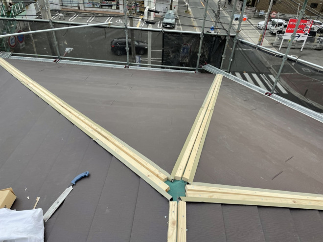 東大阪市　スーパーガルテクト　屋根葺きその２