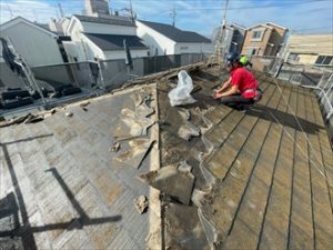 既存のスレートを撤去