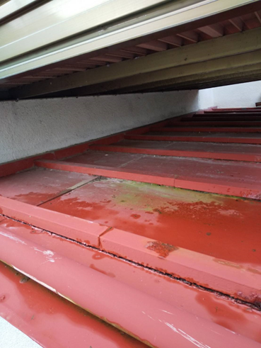 沼津市雨漏りベランダ下屋根