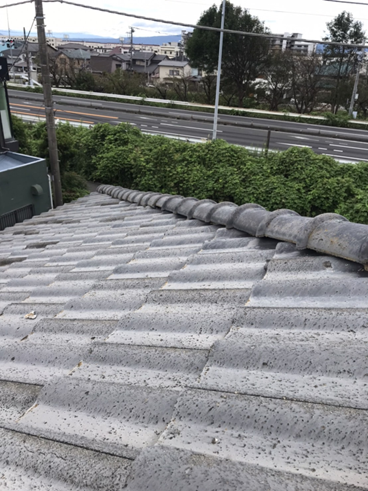 沼津市 瓦屋根から雨漏り！瓦破損部分の取替と棟取り直しのご提案