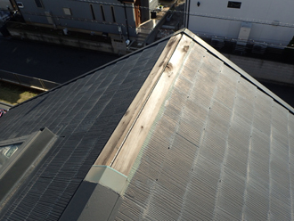 強風で剥がれた棟板金