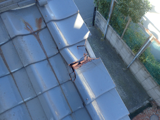 ケラバ付近の瓦も被害を受けていました