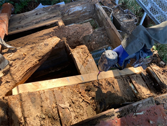 瓦の撤去と下地の補修