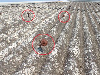 スレートのビス浮き