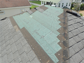 既存屋根材の剥がし