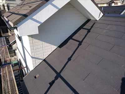 天窓を塞ぎスレートで葺き替えました