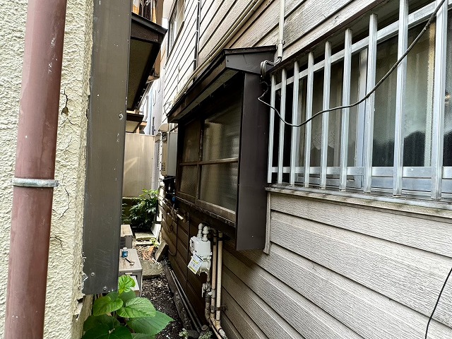 久喜市木造住宅の窓枠雨漏り、不安を解消！低予算リフォーム術