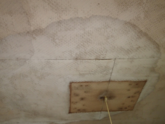 富津市佐貫にて外壁と瓦屋根の取り合いからの雨漏り、水切り板金で雨漏り解消のご提案