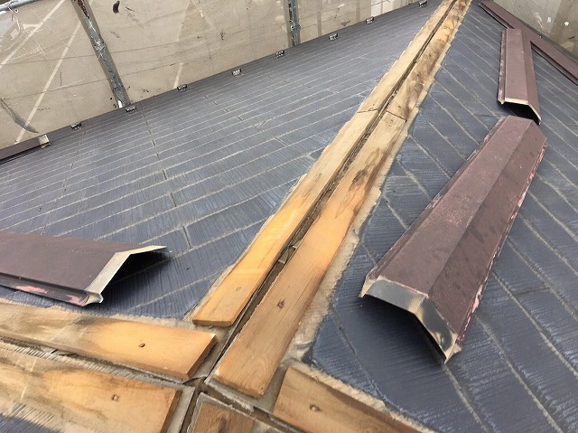 雨染みが発生した貫板