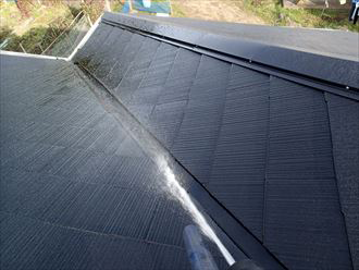 スレート屋根の谷板金
