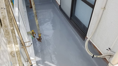 沼津市ベランダ防水下塗り