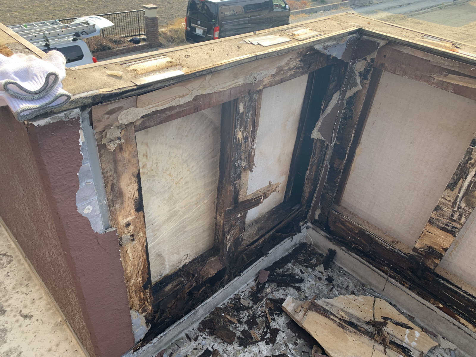 春日井市のベランダ雨漏り、内壁交換