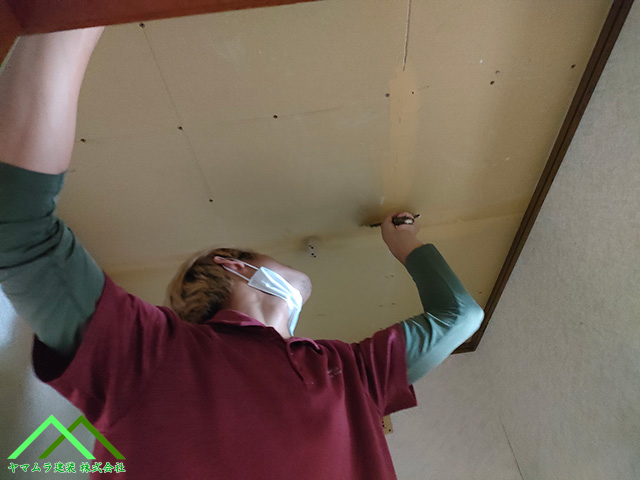 パテ埋めしていきます