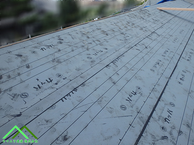 ルーフィング防止の貼り付け