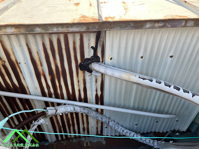 隙間をコーキング