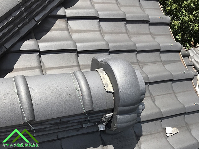 鬼瓦の漆喰剥がれ