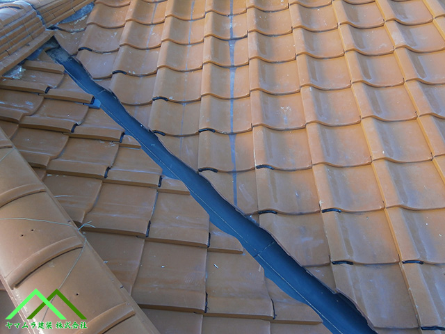 瓦を施工します