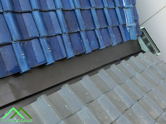 瓦を全て取り付け