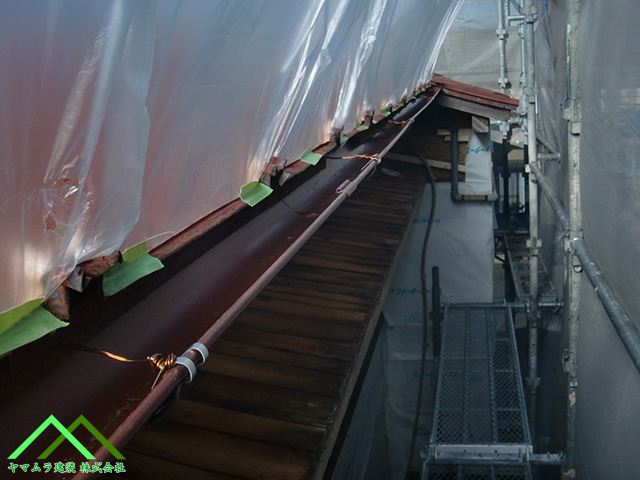 雨樋を新しく取り付けます