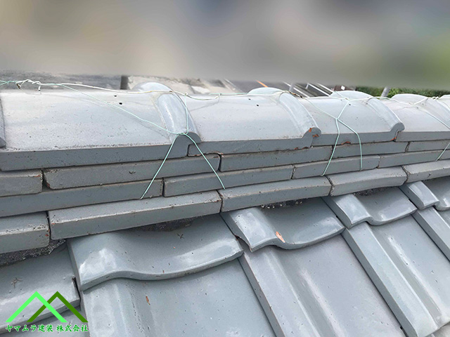 棟瓦の内部に押されています
