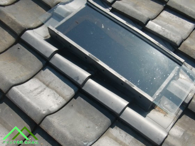 瓦屋根一帯の天窓