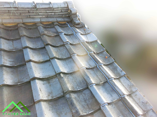 コーキングで塞ぎます