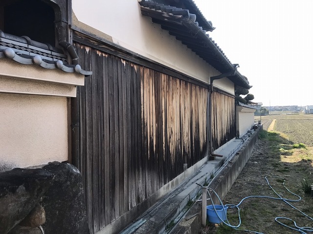 中井様邸　焼き板張り完了