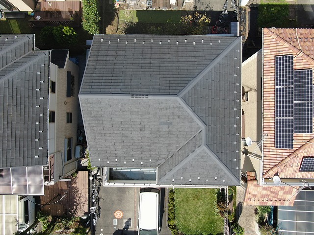 さいたま市岩槻区にてスレート瓦が滑落してしまい雨漏りを心配されている方の所で現地調査を行いました。