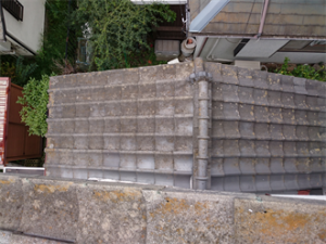 軒天に染みや剥がれがある場合は屋根からの雨漏りを疑いましょう