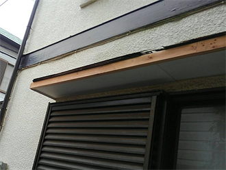 庇の下地取り付け