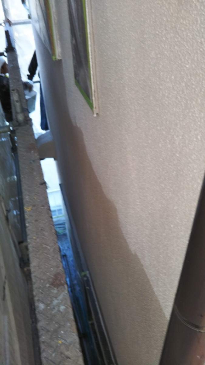 守山区の外壁塗装下塗り1回目の様子