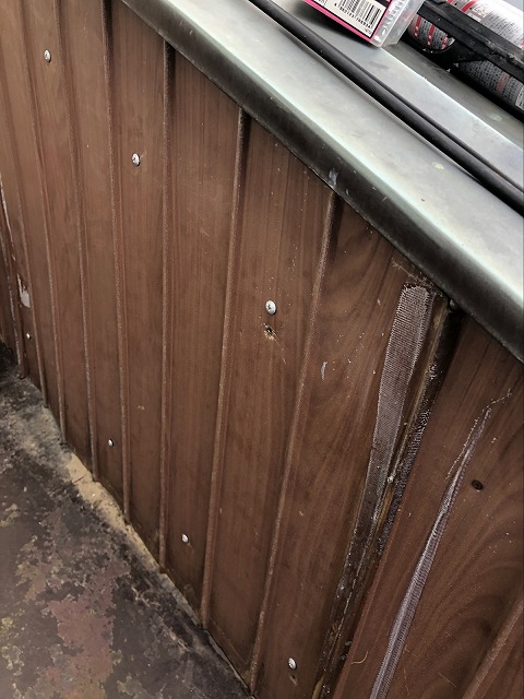 さいたま市岩槻にて流れ壁トタン補修