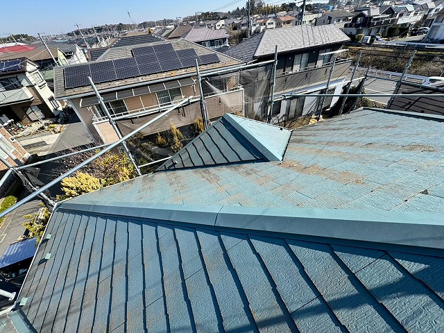 加須市の屋根劣化対策と雨漏り予防！築25年住宅のガルテクト屋根カバー工事事例